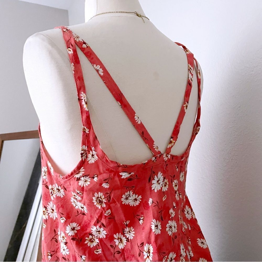 Floral Button Front Crop Top - Picture 4 of 5